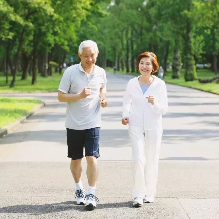 退休医生坦白说：寿命长不是多走路和多睡觉，而是坚持这2件小事！